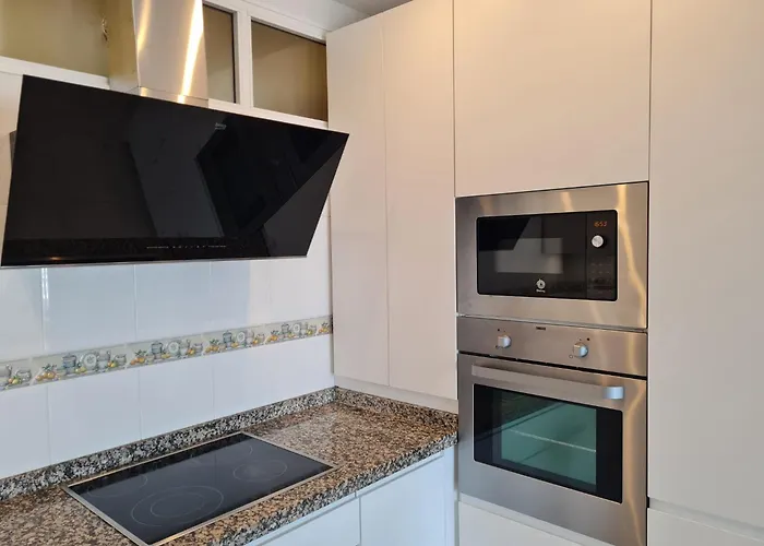 Fuengirola. Bonito Apartamento En Paseo Maritimo. Espectaculares Vistas Al Mar. Primera Linea